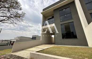 Imagem: A casa possui 3 Dormitórios, 2 Banheiros, 2 Vagas na garagem