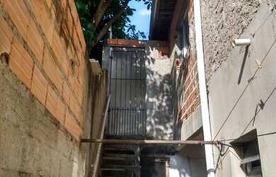 Imagem: A casa possui 1 Dormitório, 1 Banheiro, 70m² de Área, Varanda