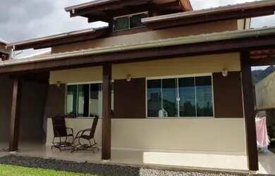 Imagem: A casa possui 2 Dormitórios, 2 Banheiros, 2 Vagas na garagem