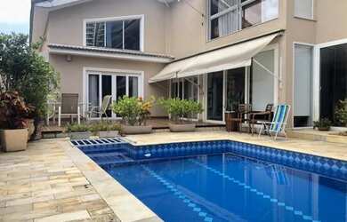 Imagem: A casa em condomínio possui 4 Dormitórios, 5 Banheiros, 4