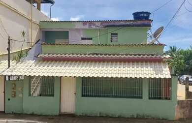 Imagem: A casa possui 3 Dormitórios, 2 Banheiros, 1 Vaga na garagem