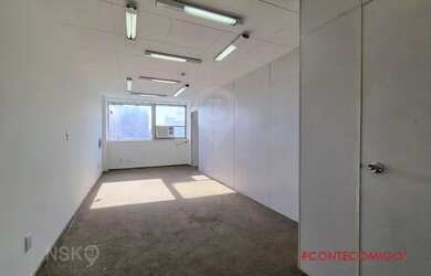 Imagem: O depósito possui 1 Vaga na garagem e 63m² de Área e está