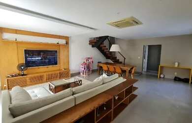 Imagem: A casa em condomínio possui 4 Dormitórios, 5 Banheiros, 3