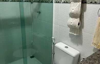 Imagem: A casa possui 3 Dormitórios, 3 Banheiros, 2 Vagas na garagem