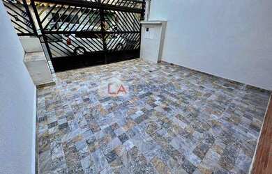 Imagem: A casa possui 2 Dormitórios, 1 Banheiro, 2 Vagas na garagem