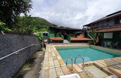 Imagem: A casa à venda possui 5 Dormitórios, 4 Banheiros, 4 Vagas