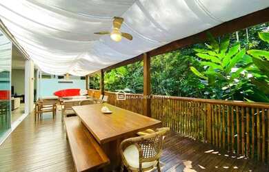 Imagem: A casa em condomínio possui 4 Dormitórios, 5 Banheiros, 2