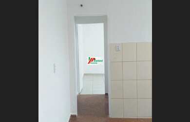 Imagem: A casa possui 1 Dormitório, 1 Banheiro, 1 Vaga na garagem