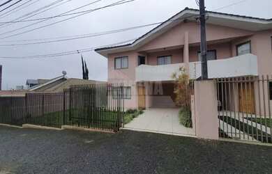 Imagem: A casa possui 3 Dormitórios, 1 Banheiro, 1 Vaga na garagem