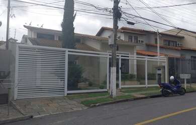 Imagem: A casa possui 3 Dormitórios, 4 Banheiros e 190m² de Área