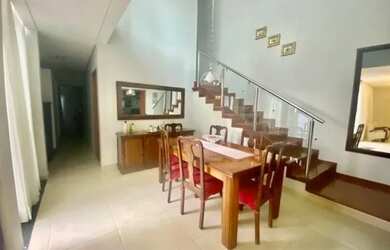 Imagem: A casa possui 3 Dormitórios, 3 Banheiros, 3 Vagas na garagem