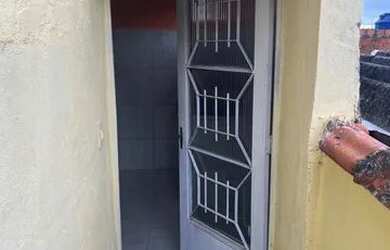 Imagem: A casa possui 1 Dormitório, 1 Banheiro e está localizado