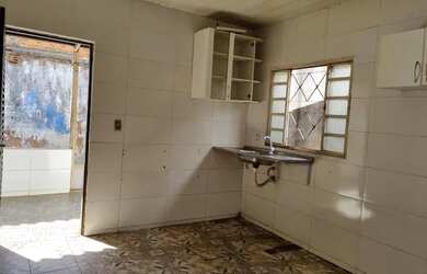 Imagem: A casa possui 4 Dormitórios e está localizado em Riacho Fundo