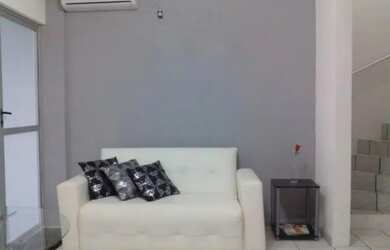 Imagem: A casa possui 3 Dormitórios, 2 Banheiros, 1 Vaga na garagem