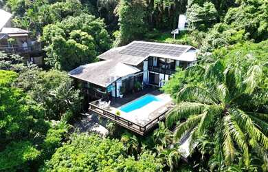 Imagem: A casa em condomínio possui 5 Dormitórios, 5 Banheiros, 3