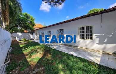 Imagem: A casa possui 4 Dormitórios, 3 Banheiros, 5 Vagas na garagem