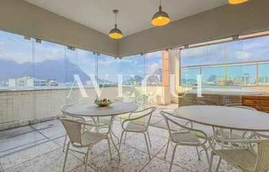 Imagem: O apartamento na cobertura possui 3 Dormitórios, 5 Banheiros