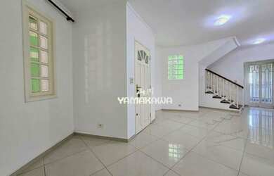 Imagem: A casa possui 3 Dormitórios, 4 Banheiros, 2 Vagas na garagem