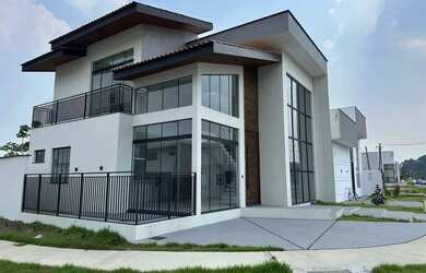 Imagem: A casa em condomínio possui 3 Dormitórios, 4 Banheiros, 2