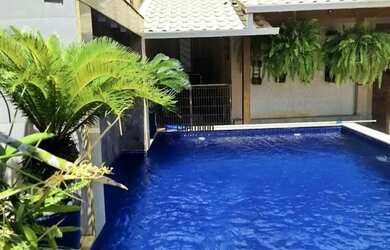 Imagem: A casa possui 4 Dormitórios, 4 Banheiros, 2 Vagas na garagem