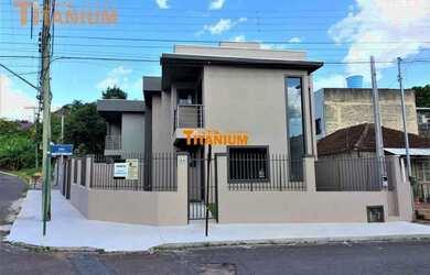 Imagem: A casa possui 3 Dormitórios, 3 Banheiros, 2 Vagas na garagem