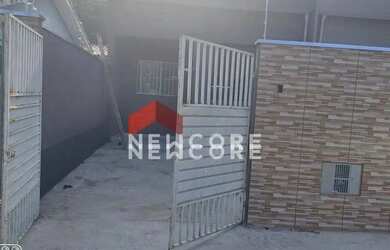 Imagem: A casa possui 2 Dormitórios, 2 Banheiros, 2 Vagas na garagem