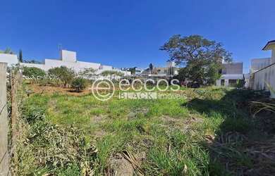 Imagem: O terreno à venda possui e está localizado em Jardim Karaíba