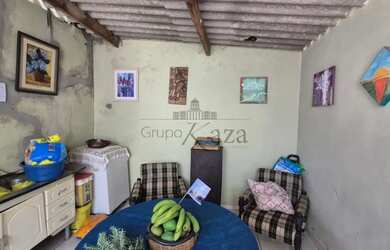 Imagem: A casa possui 2 Dormitórios, 2 Banheiros, 1 Vaga na garagem