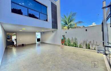 Imagem: A casa possui 3 Dormitórios, 3 Banheiros, 2 Vagas na garagem