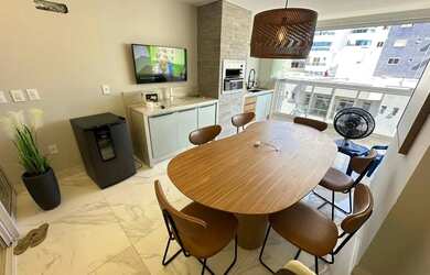 Imagem: O apartamento possui 3 Dormitórios, 1 Banheiro, 2 Vagas na