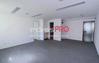 Imagem: O depósito possui 3 Vagas na garagem e 106m² de Área e está