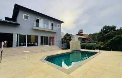 Imagem: A casa em condomínio possui 4 Dormitórios, 5 Banheiros, 5