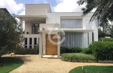 Imagem: A casa em condomínio possui 5 Dormitórios, 3 Banheiros, 700m²