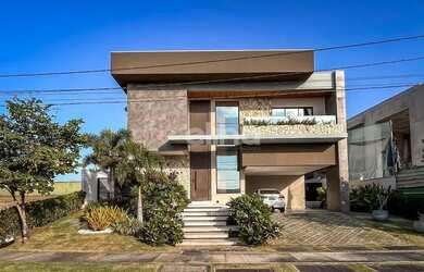 Imagem: A casa em condomínio possui 4 Dormitórios, 5 Banheiros, 4