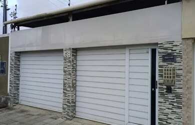 Imagem: A casa possui 3 Dormitórios, 3 Banheiros, 2 Vagas na garagem