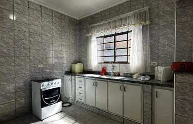 Imagem: A casa possui 2 Dormitórios, 1 Banheiro, 4 Vagas na garagem