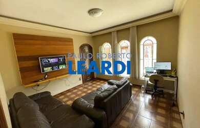 Imagem: A casa possui 3 Dormitórios, 3 Banheiros, 5 Vagas na garagem