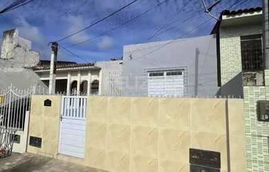 Imagem: A casa possui 2 Dormitórios, 1 Banheiro, 35m² de Área e
