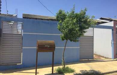 Imagem: A casa possui 2 Dormitórios, 1 Banheiro, 1 Vaga na garagem