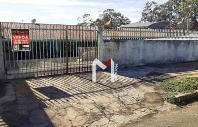 Imagem: A casa possui 3 Dormitórios, 2 Banheiros, 4 Vagas na garagem