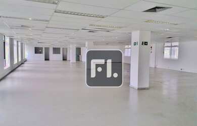 Imagem: O depósito possui 5 Vagas na garagem, 482m² de Área e está