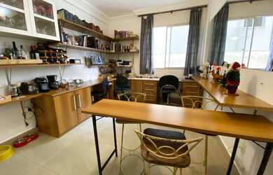 Imagem: O apartamento possui 1 Dormitório, 1 Banheiro, 1 Vaga na garagem