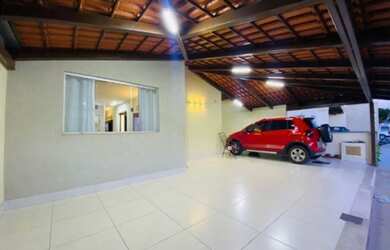 Imagem: A casa possui 2 Dormitórios, 1 Banheiro, 1 Vaga na garagem