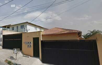 Imagem: A casa possui 2 Dormitórios, 1 Banheiro, 1 Vaga na garagem