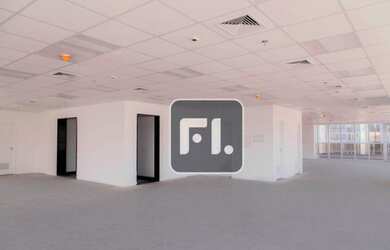 Imagem: O depósito possui 3 Vagas na garagem, 102m² de Área e está