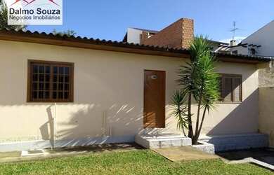 Imagem: A casa possui 1 Dormitório, 1 Banheiro, 1 Vaga na garagem