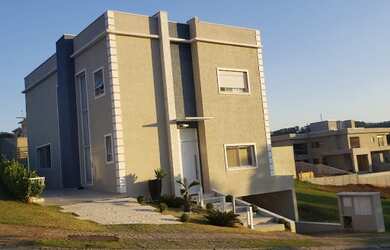 Imagem: A casa em condomínio possui 4 Dormitórios, 5 Banheiros, 5