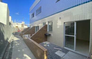 Imagem: A casa possui 3 Dormitórios, 3 Banheiros, 1 Vaga na garagem