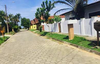 Imagem: A casa possui 4 Dormitórios, 4 Banheiros, 3 Vagas na garagem