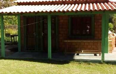 Imagem: A casa possui 1 Dormitório, 1 Banheiro, 2 Vagas na garagem